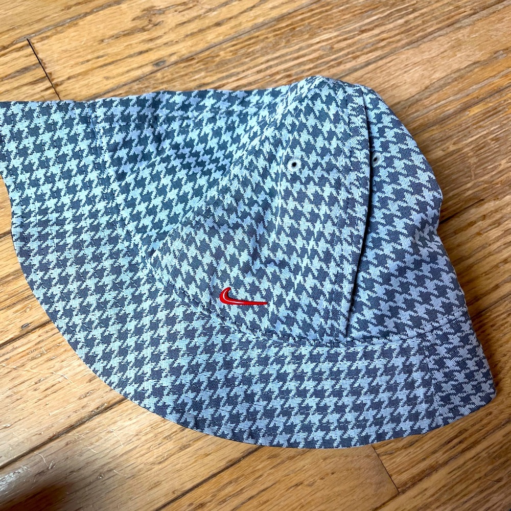 Nike bucket hat